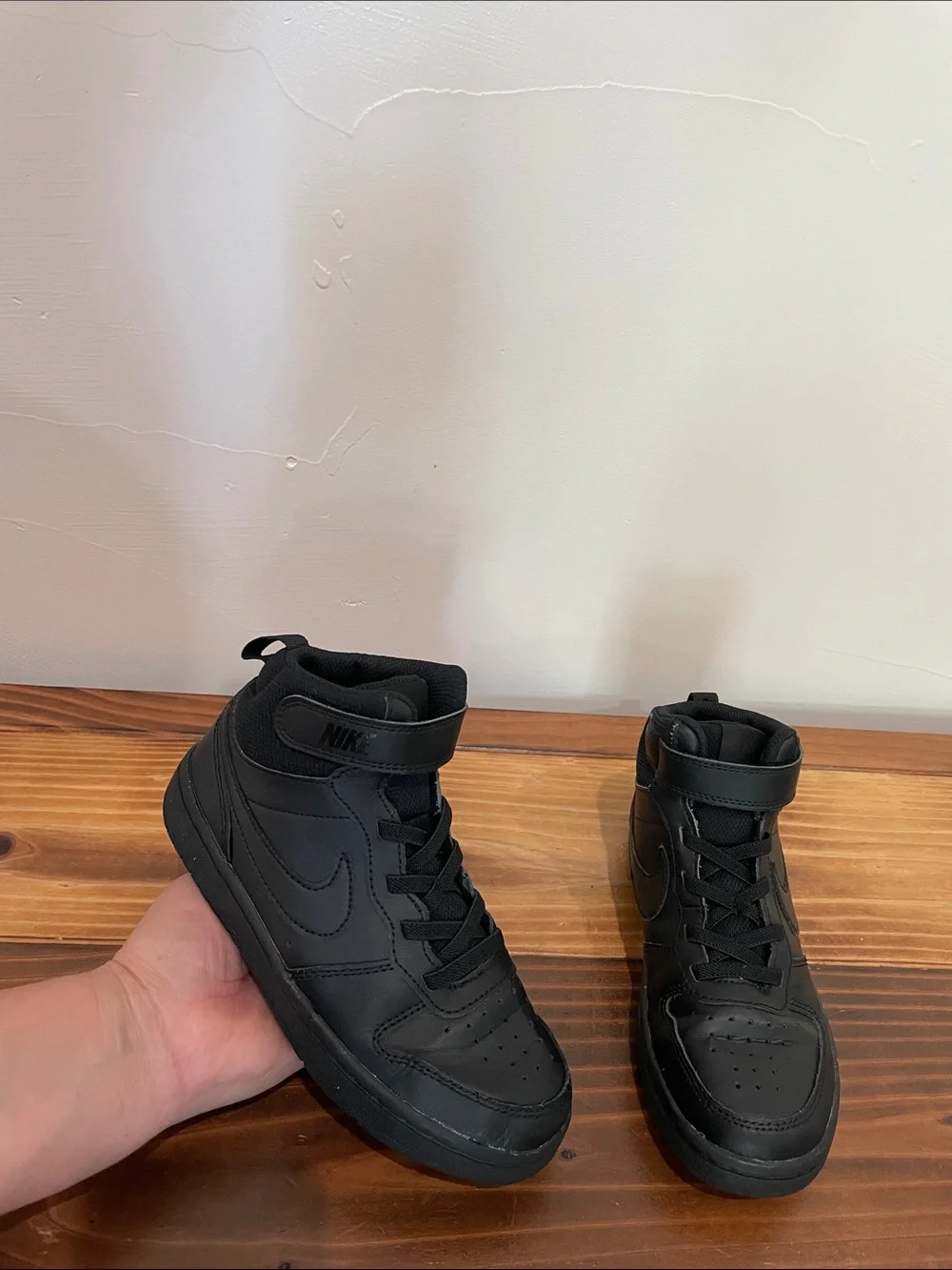 Nike Kids Court Borough Mid 2 (Little Kid) Size 13C